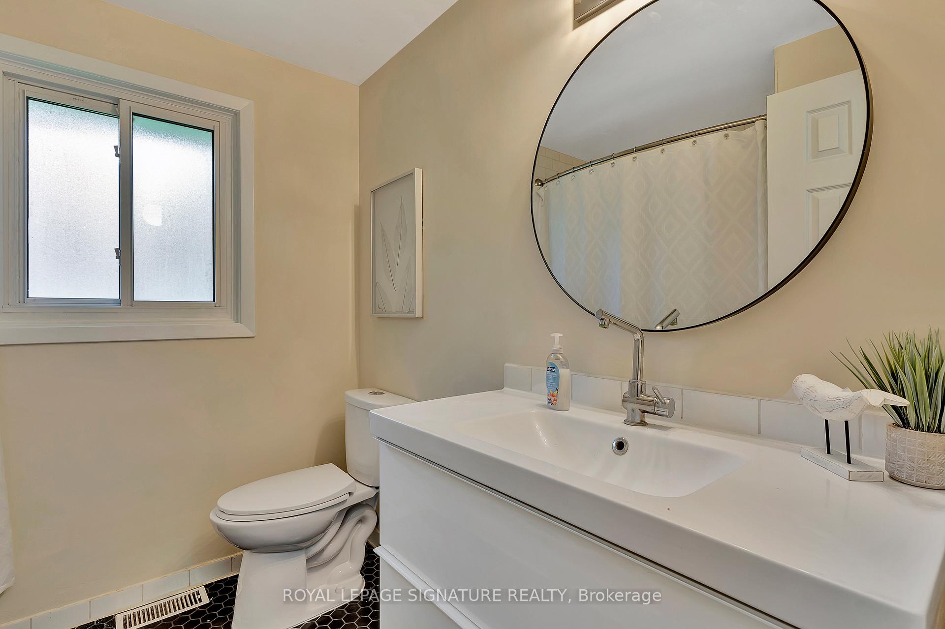 Photo 23 of 186 Cedarbrae Avenue, Waterloo — HOMEH