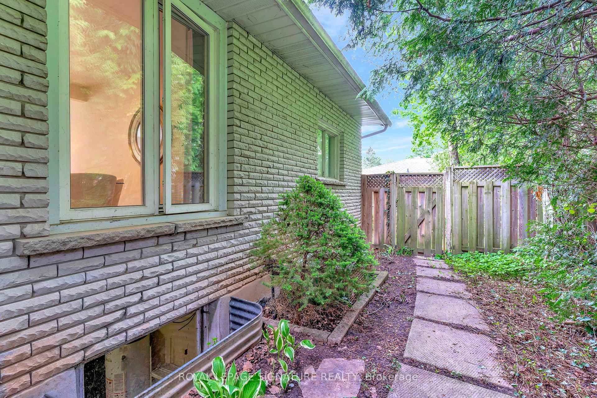 Photo 28 of 186 Cedarbrae Avenue, Waterloo — HOMEH