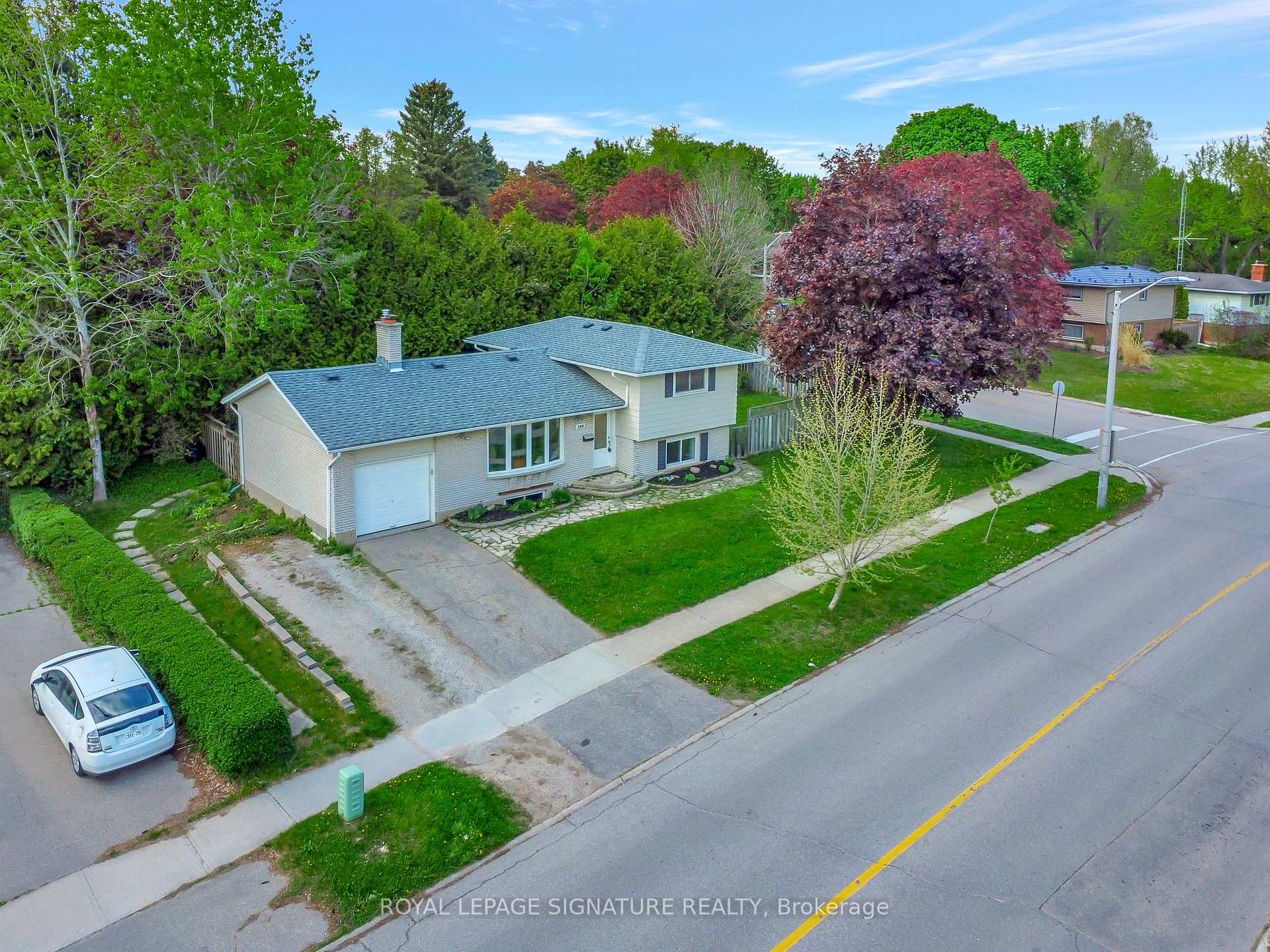 Photo 33 of 186 Cedarbrae Avenue, Waterloo — HOMEH