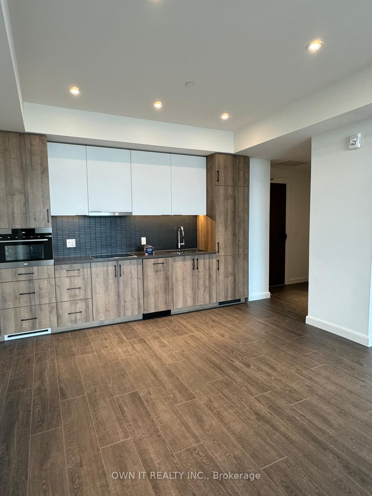 Photo 9 of Unit 608, 741 King Street W, Kitchener — HOMEH