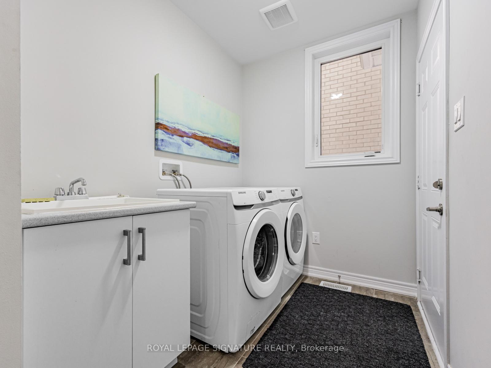 Photo 10 of 135 Woolacott Lane, Clarington, Bowmanville — HOMEH