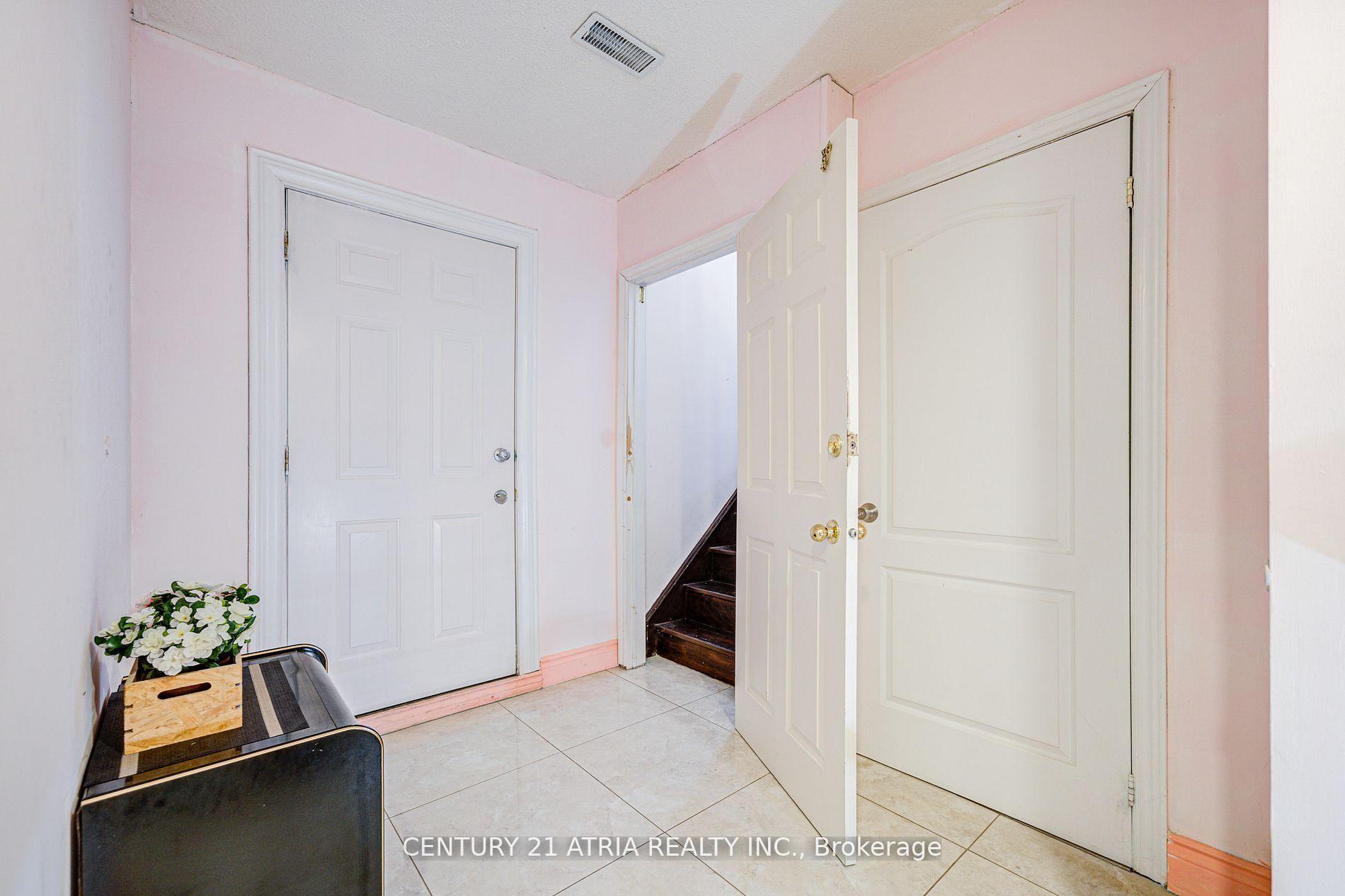 Photo 21 of 2 Goyo Gate, Vaughan, Maple — HOMEH