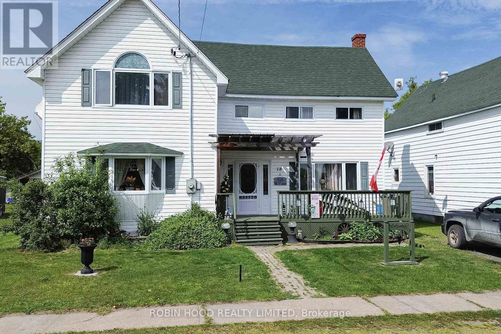 Front of 18 Lorne Street W