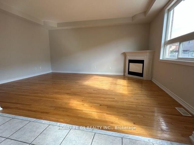 Photo 10 of 8 Caversham (upper level) Drive, Brampton, Sandringham-Wellington — HOMEH