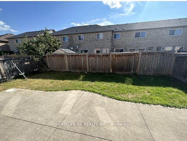 Photo 16 of 8 Caversham (upper level) Drive, Brampton, Sandringham-Wellington — HOMEH