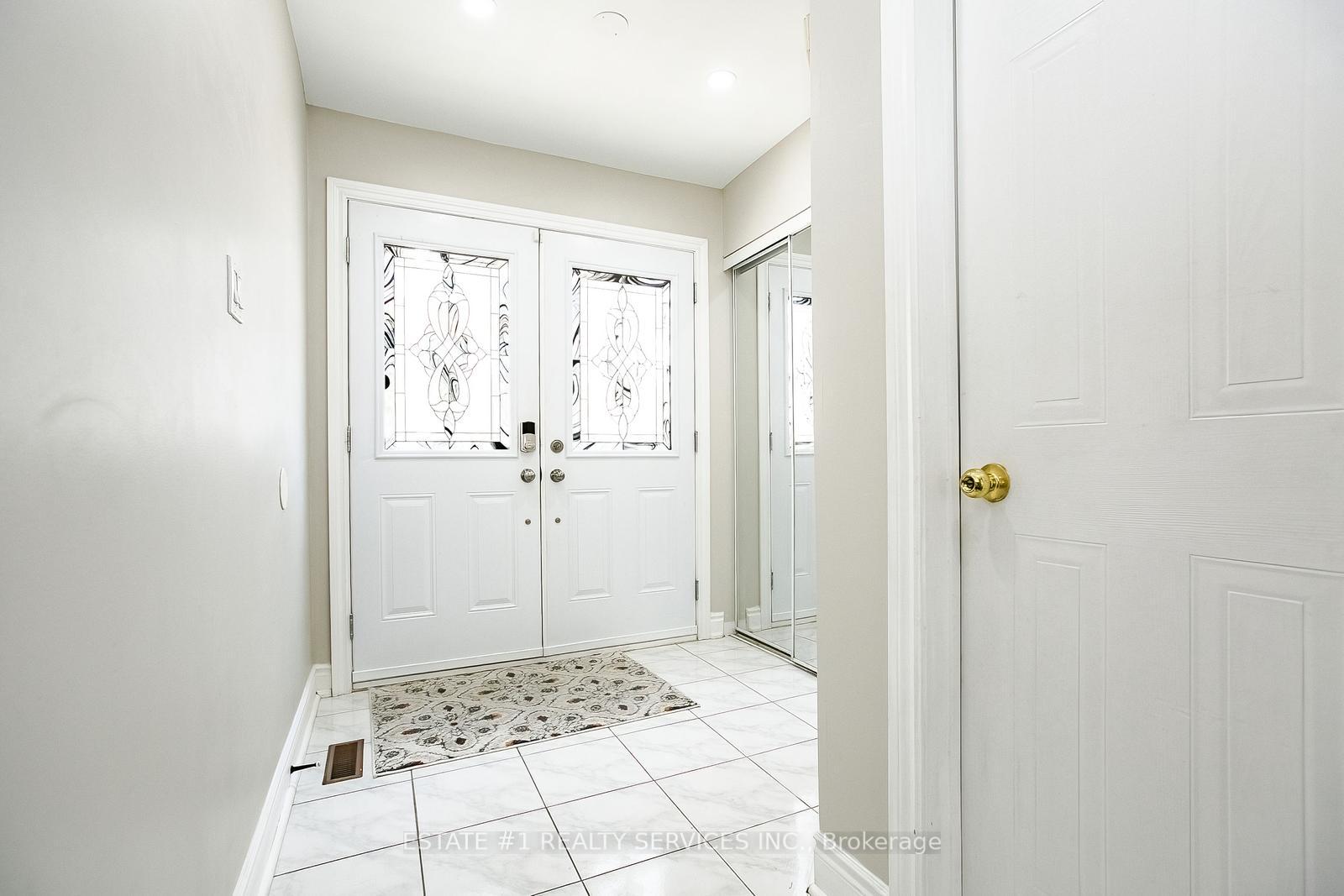 Photo 4 of 117 Richwood Crescent, Brampton, Bram West — HOMEH
