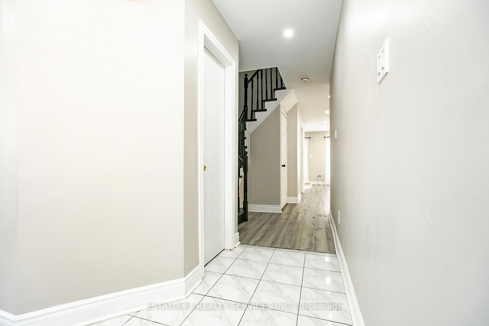 Photo 6 of 117 Richwood Crescent, Brampton, Bram West — HOMEH
