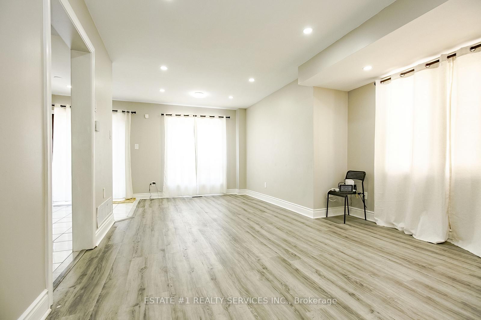 Photo 17 of 117 Richwood Crescent, Brampton, Bram West — HOMEH