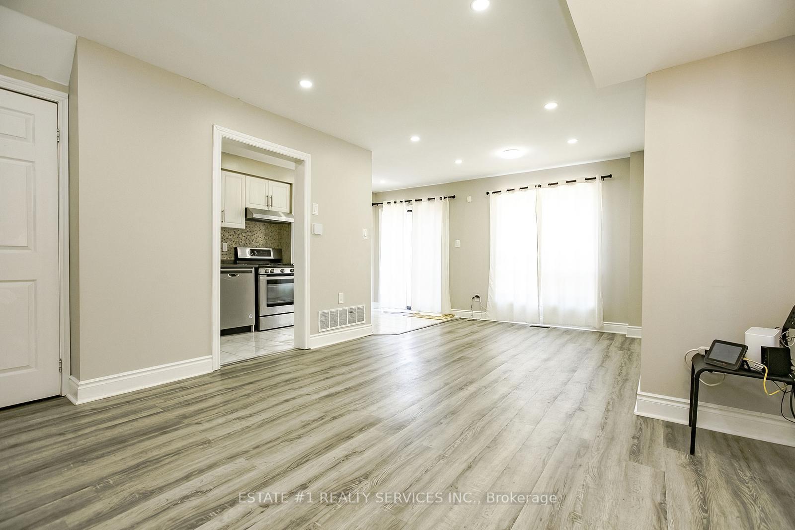 Photo 9 of 117 Richwood Crescent, Brampton, Bram West — HOMEH