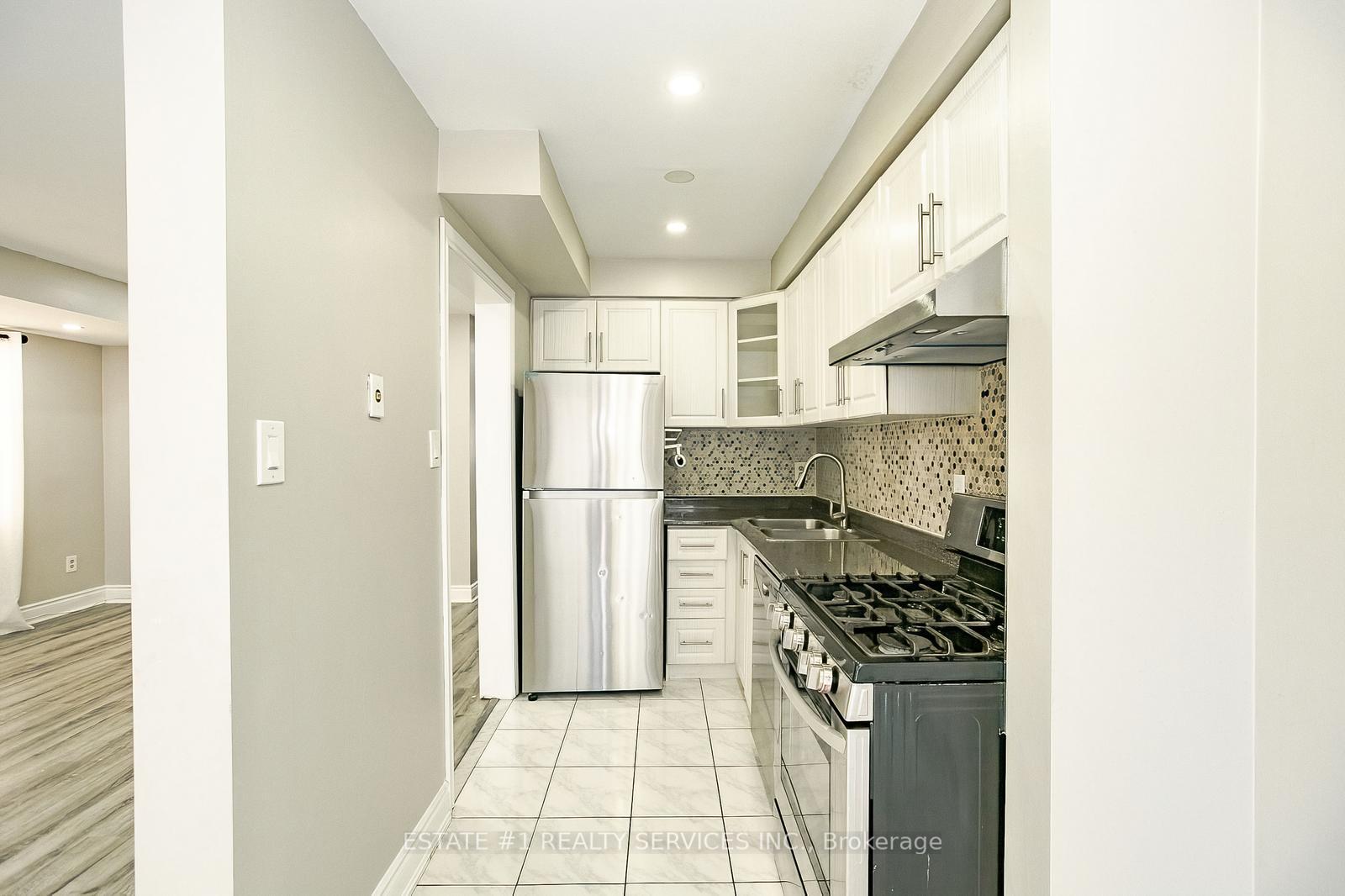 Photo 3 of 117 Richwood Crescent, Brampton, Bram West — HOMEH