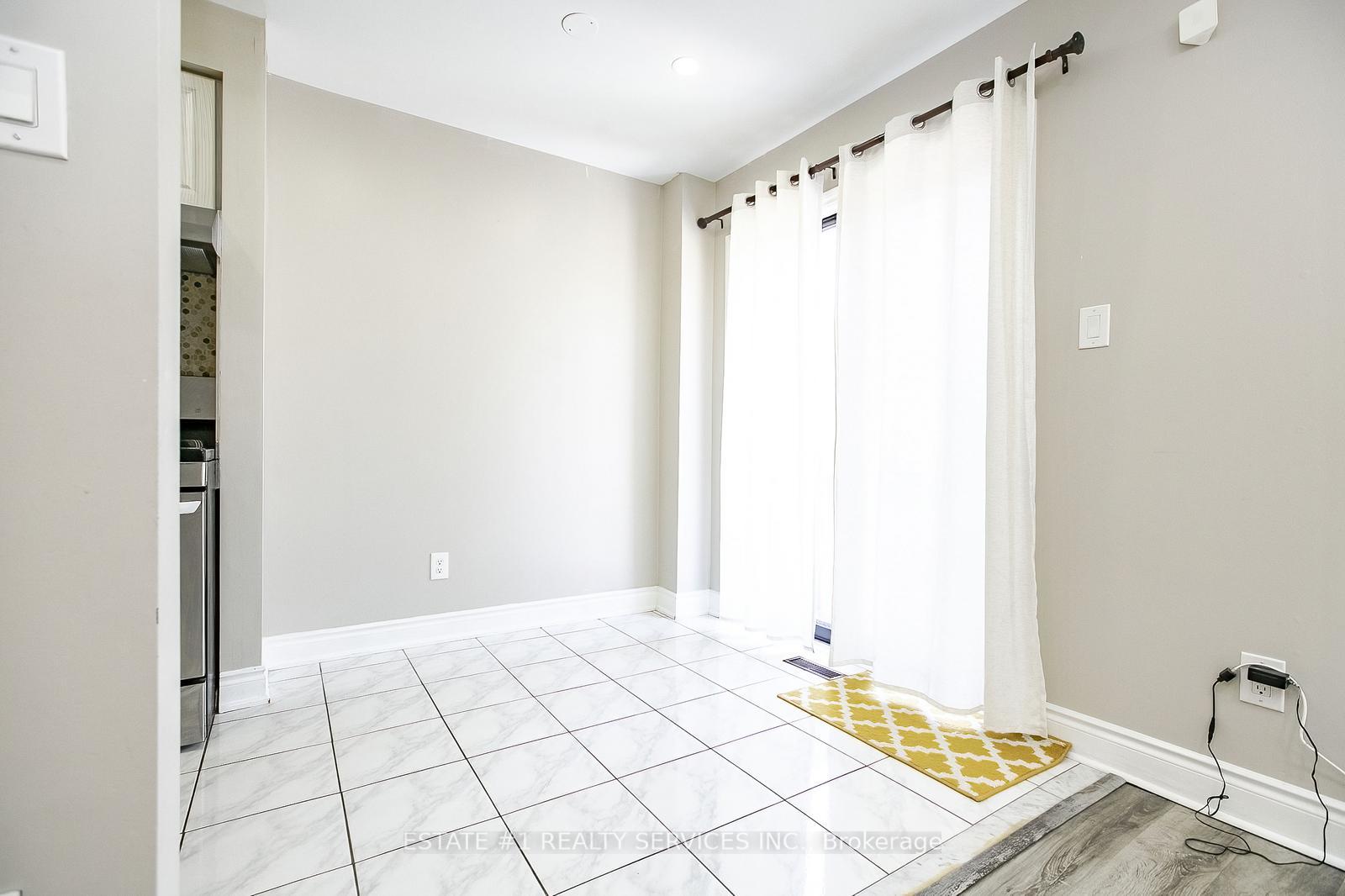 Photo 5 of 117 Richwood Crescent, Brampton, Bram West — HOMEH