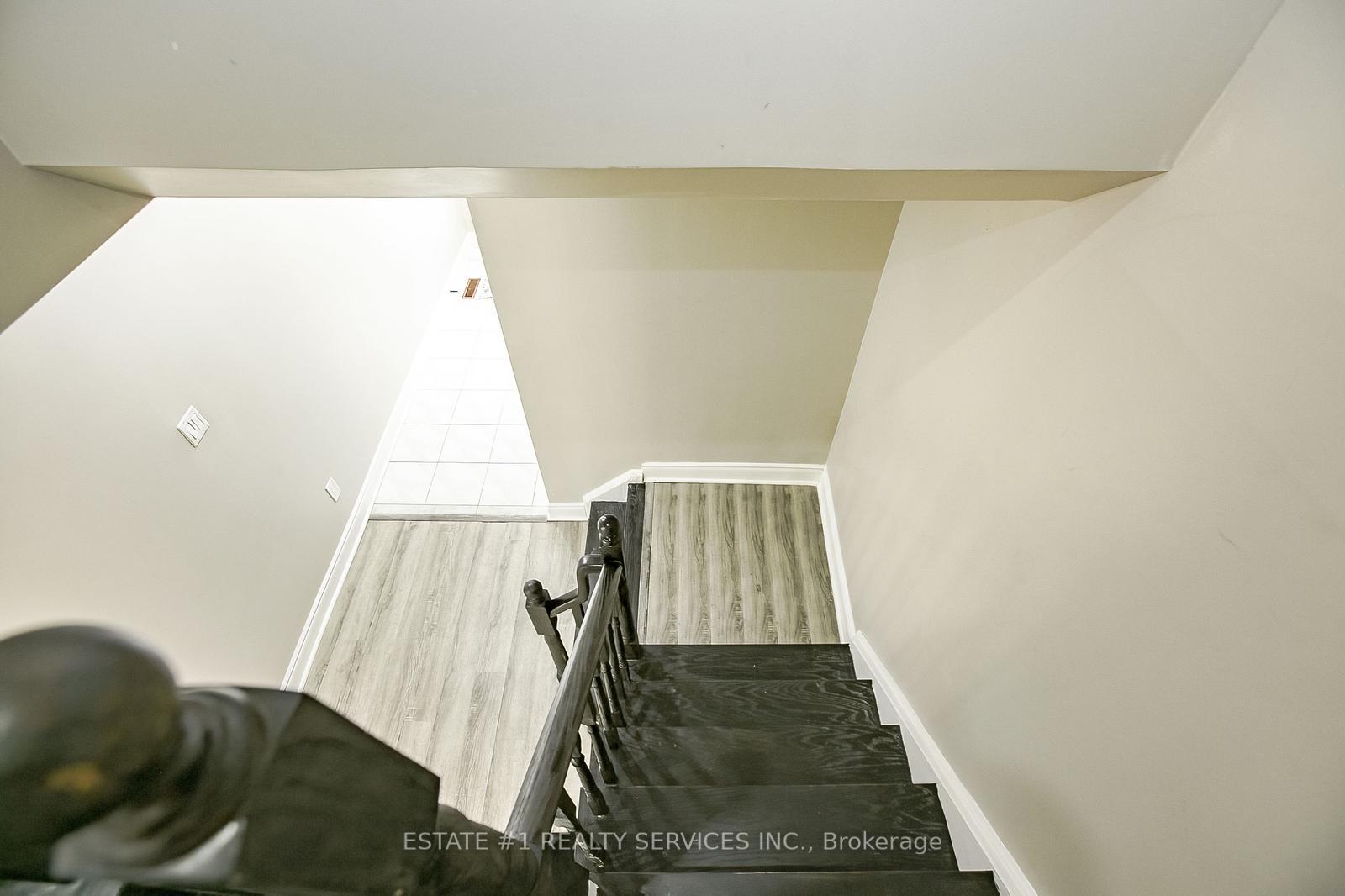 Photo 12 of 117 Richwood Crescent, Brampton, Bram West — HOMEH