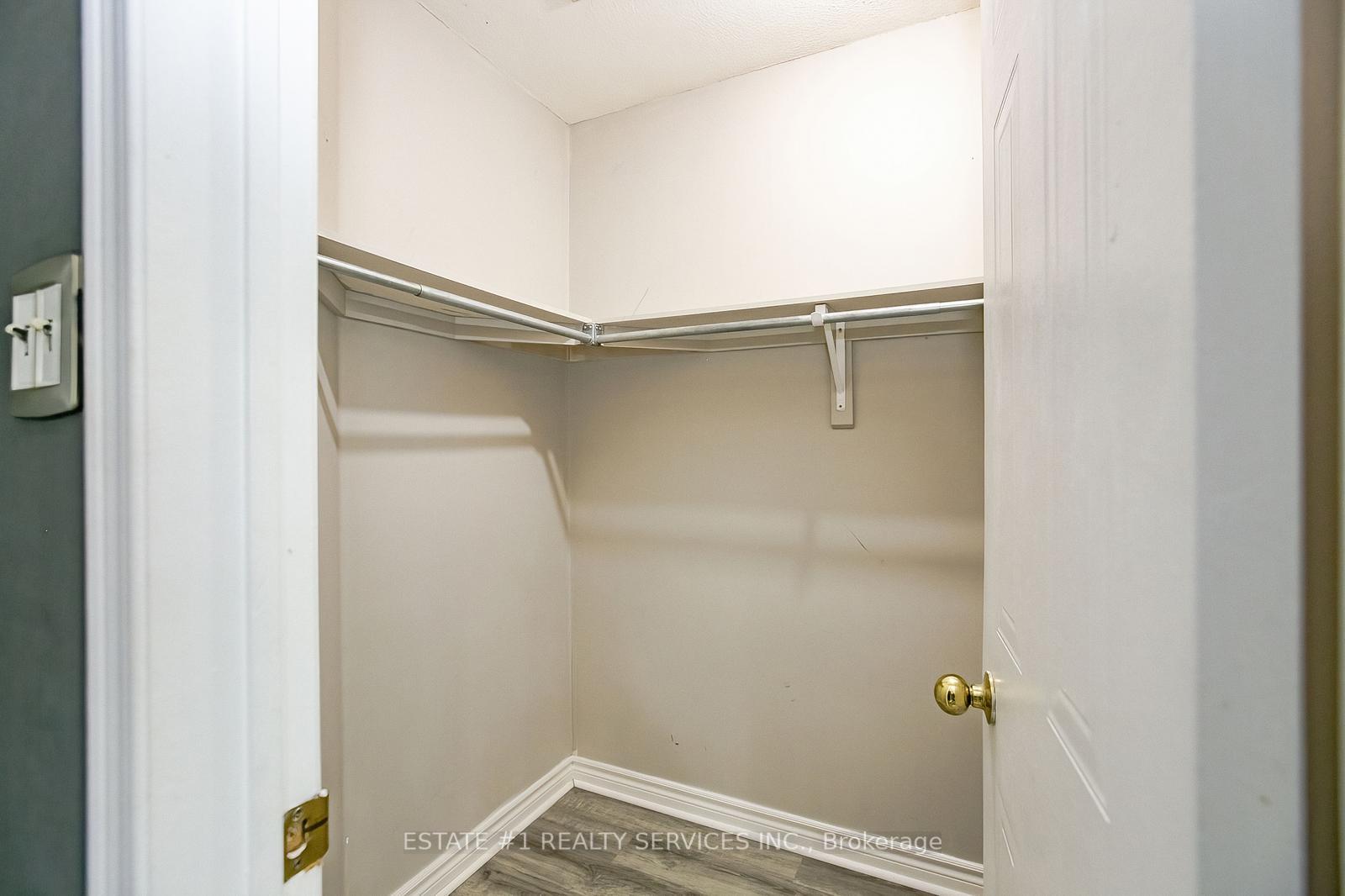 Photo 10 of 117 Richwood Crescent, Brampton, Bram West — HOMEH