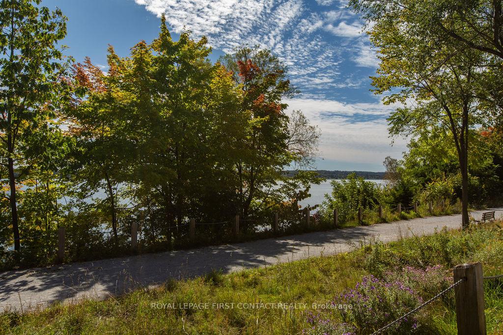 Photo 2 of 218 Kempenfelt Drive, Barrie, North Shore — HOMEH