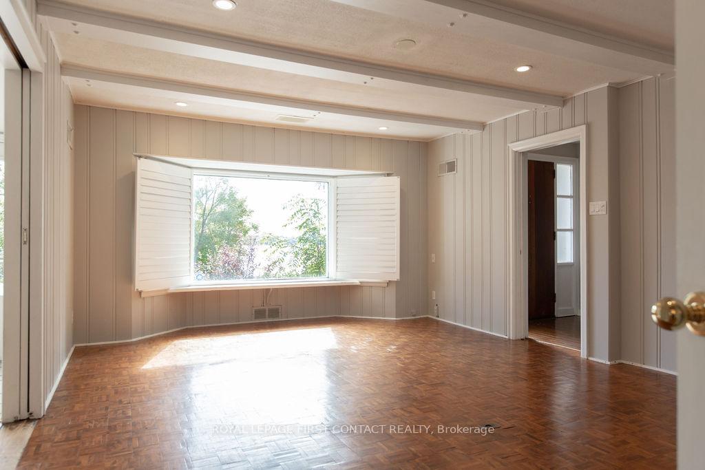 Photo 4 of 218 Kempenfelt Drive, Barrie, North Shore — HOMEH