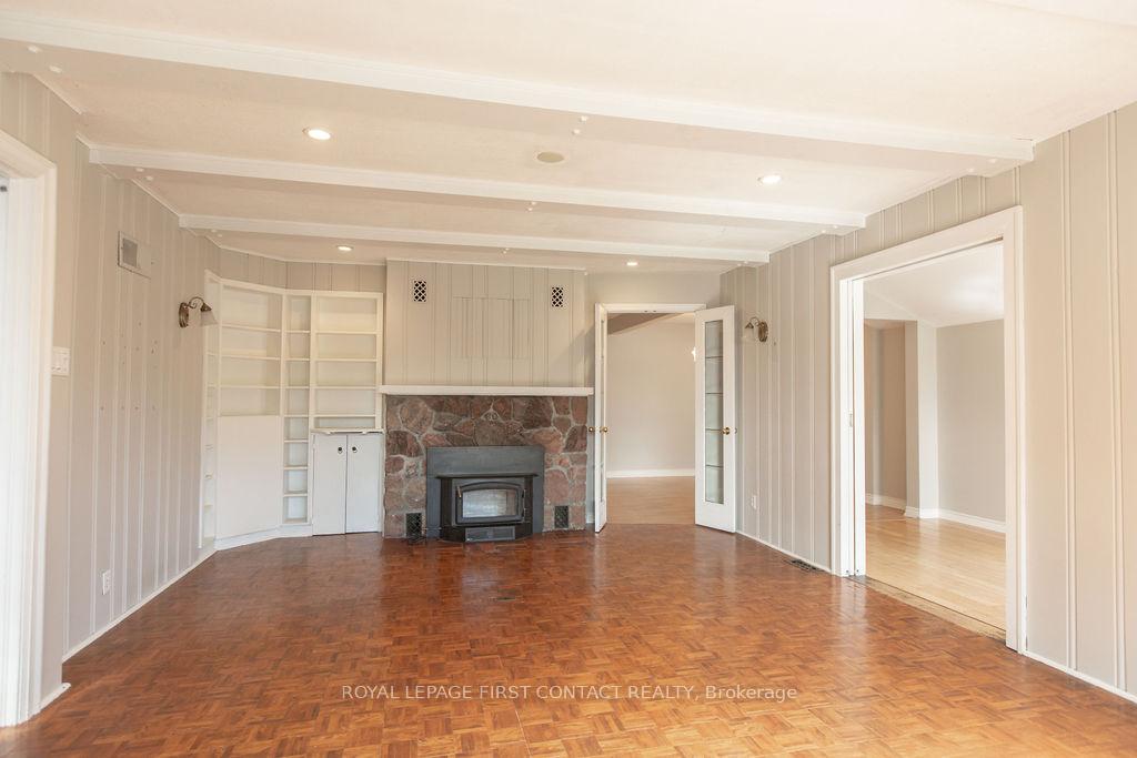 Photo 5 of 218 Kempenfelt Drive, Barrie, North Shore — HOMEH