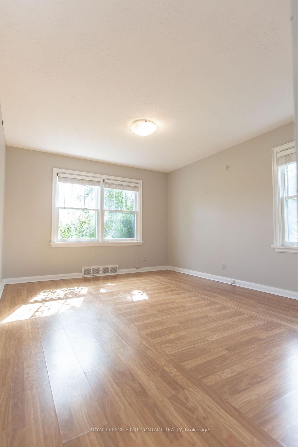 Photo 7 of 218 Kempenfelt Drive, Barrie, North Shore — HOMEH
