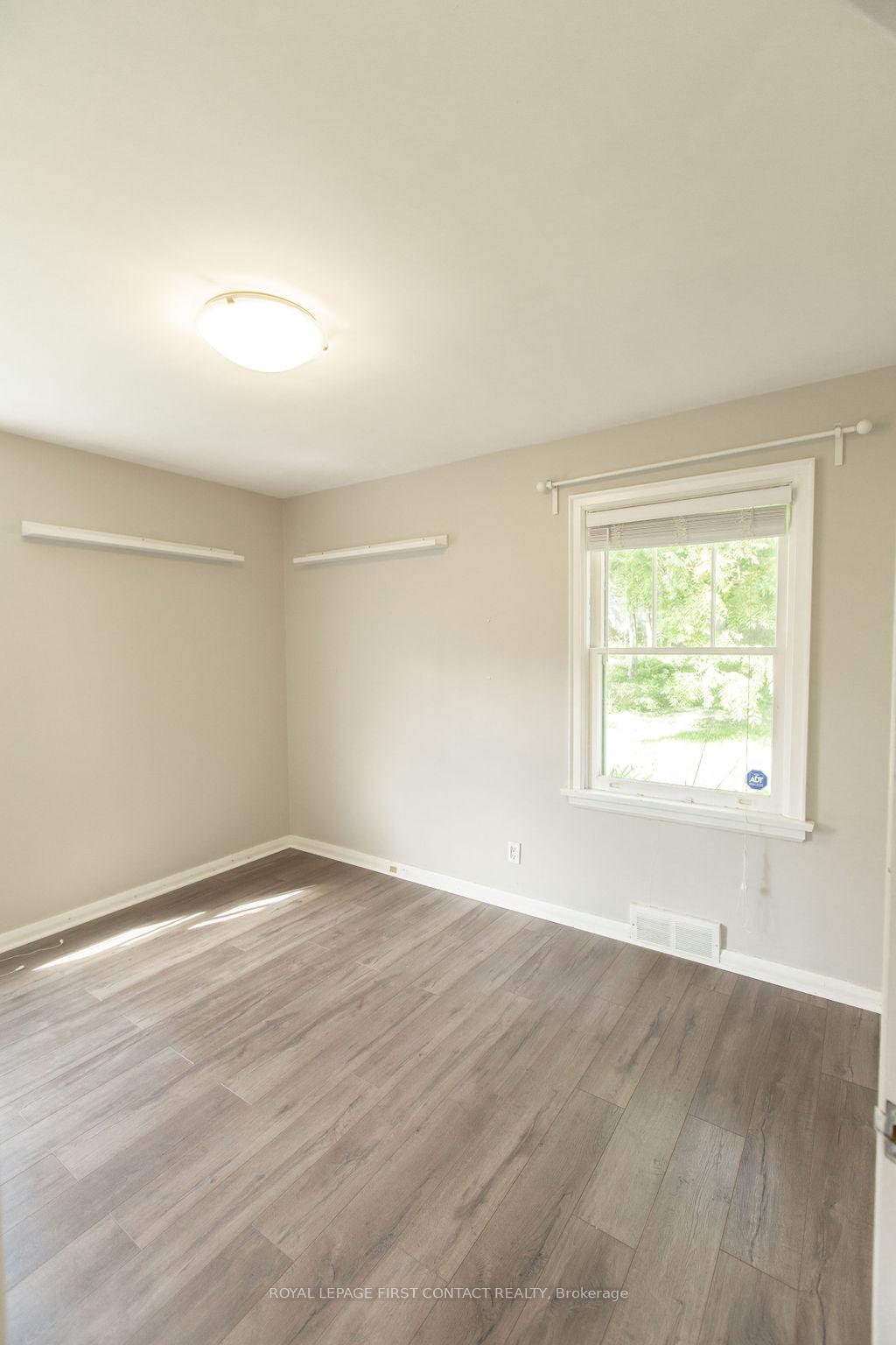 Photo 10 of 218 Kempenfelt Drive, Barrie, North Shore — HOMEH