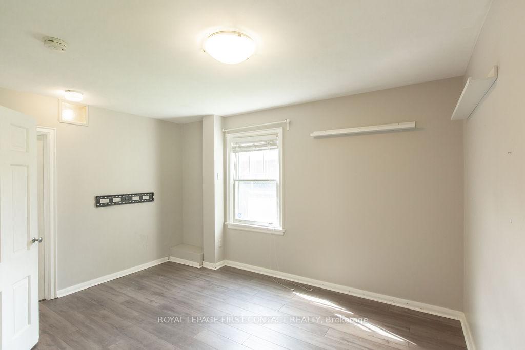Photo 11 of 218 Kempenfelt Drive, Barrie, North Shore — HOMEH