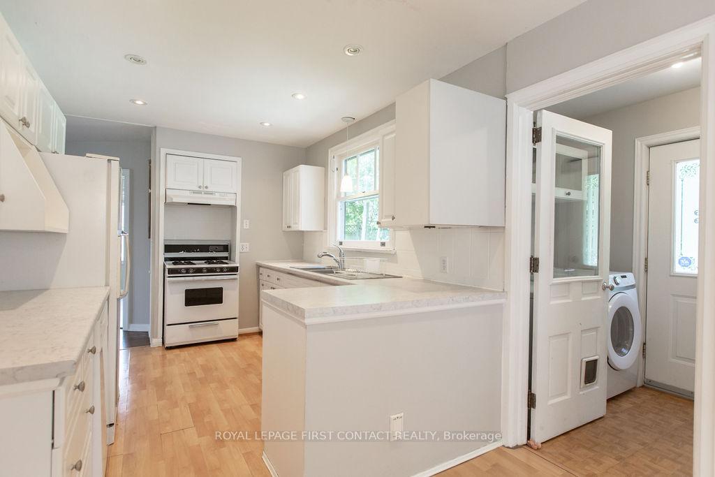 Photo 14 of 218 Kempenfelt Drive, Barrie, North Shore — HOMEH