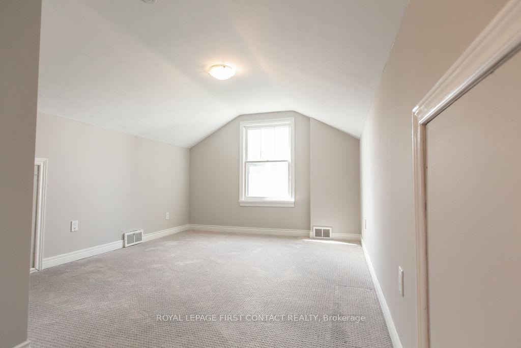 Photo 20 of 218 Kempenfelt Drive, Barrie, North Shore — HOMEH