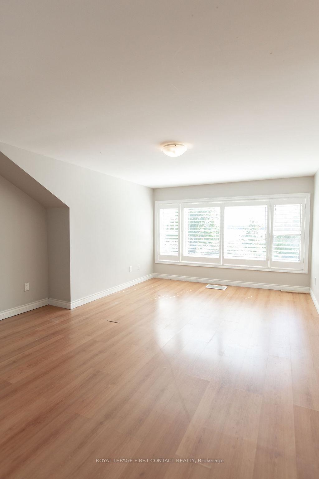 Photo 24 of 218 Kempenfelt Drive, Barrie, North Shore — HOMEH