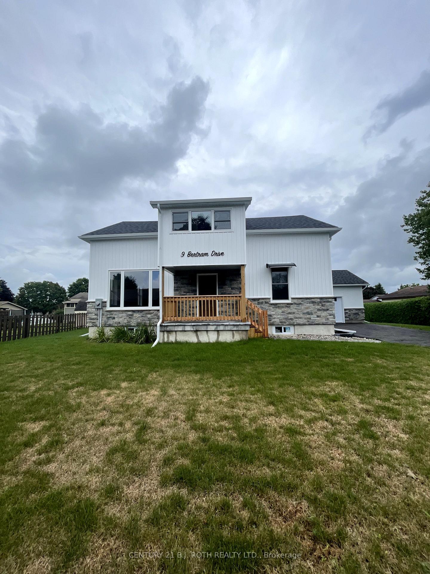 Photo 1 of 9 Bertram Drive, Springwater, Elmvale — HOMEH