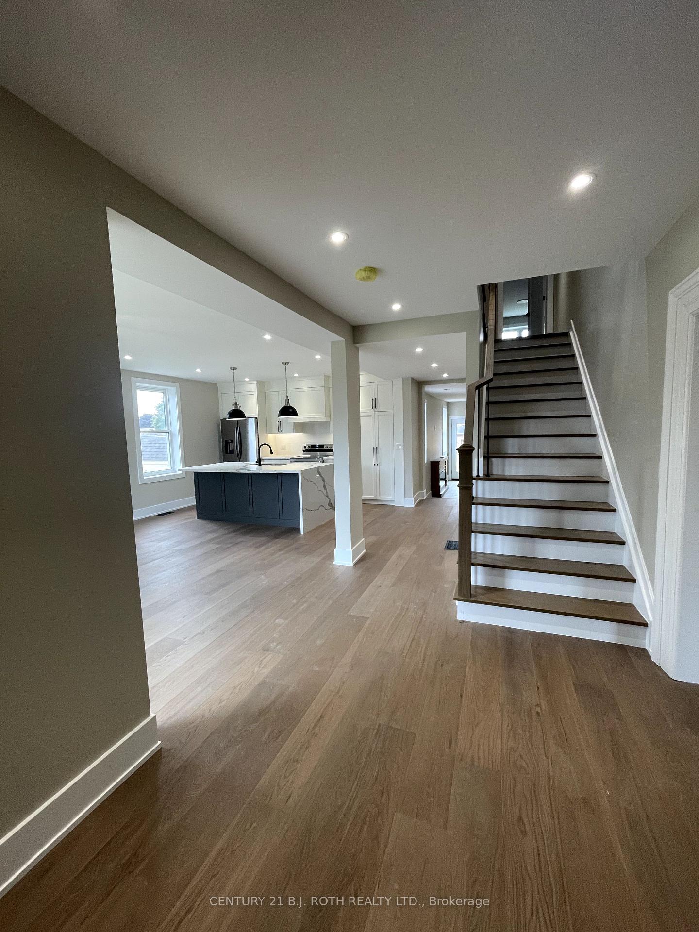 Photo 11 of 9 Bertram Drive, Springwater, Elmvale — HOMEH