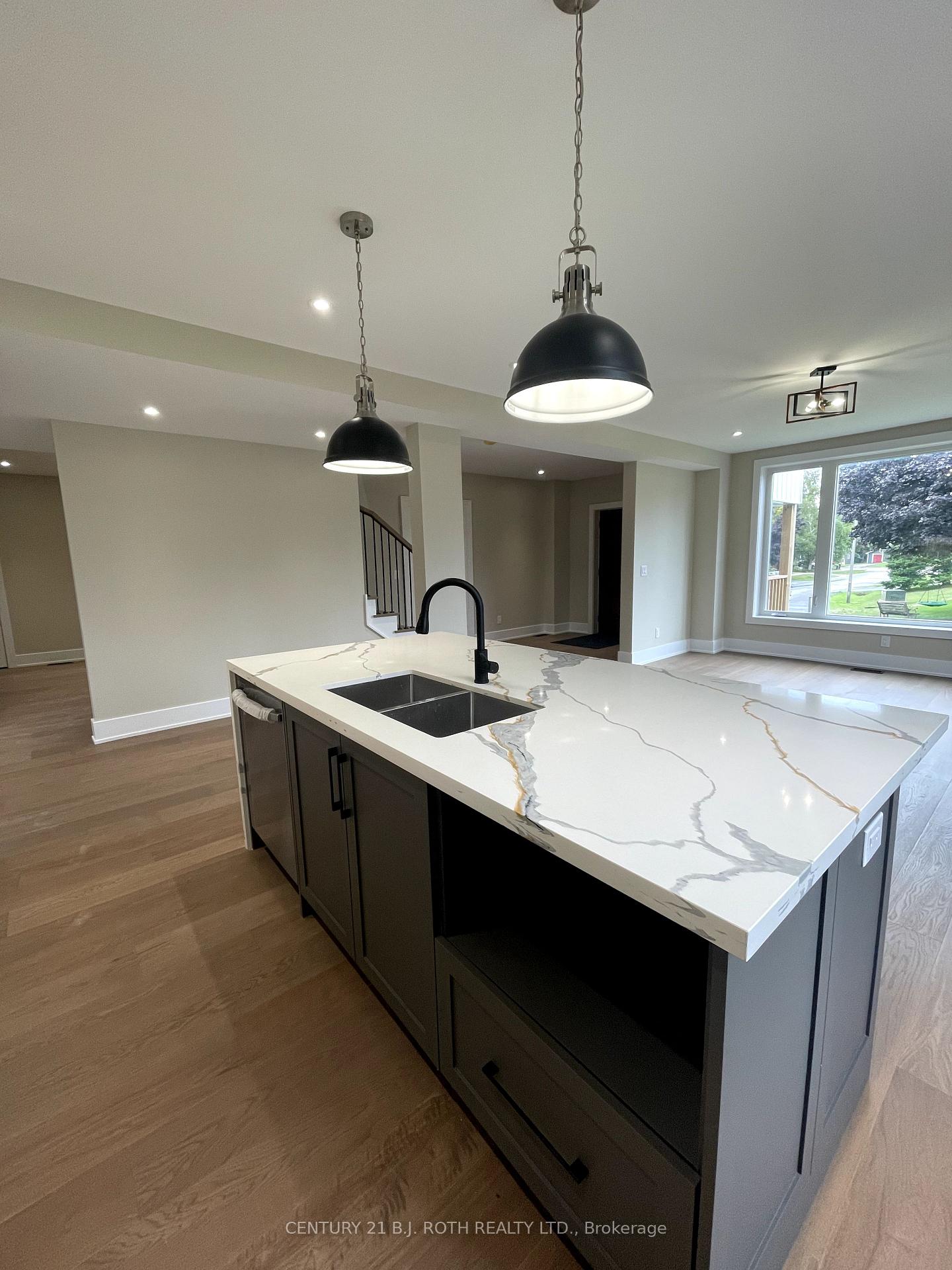 Photo 14 of 9 Bertram Drive, Springwater, Elmvale — HOMEH