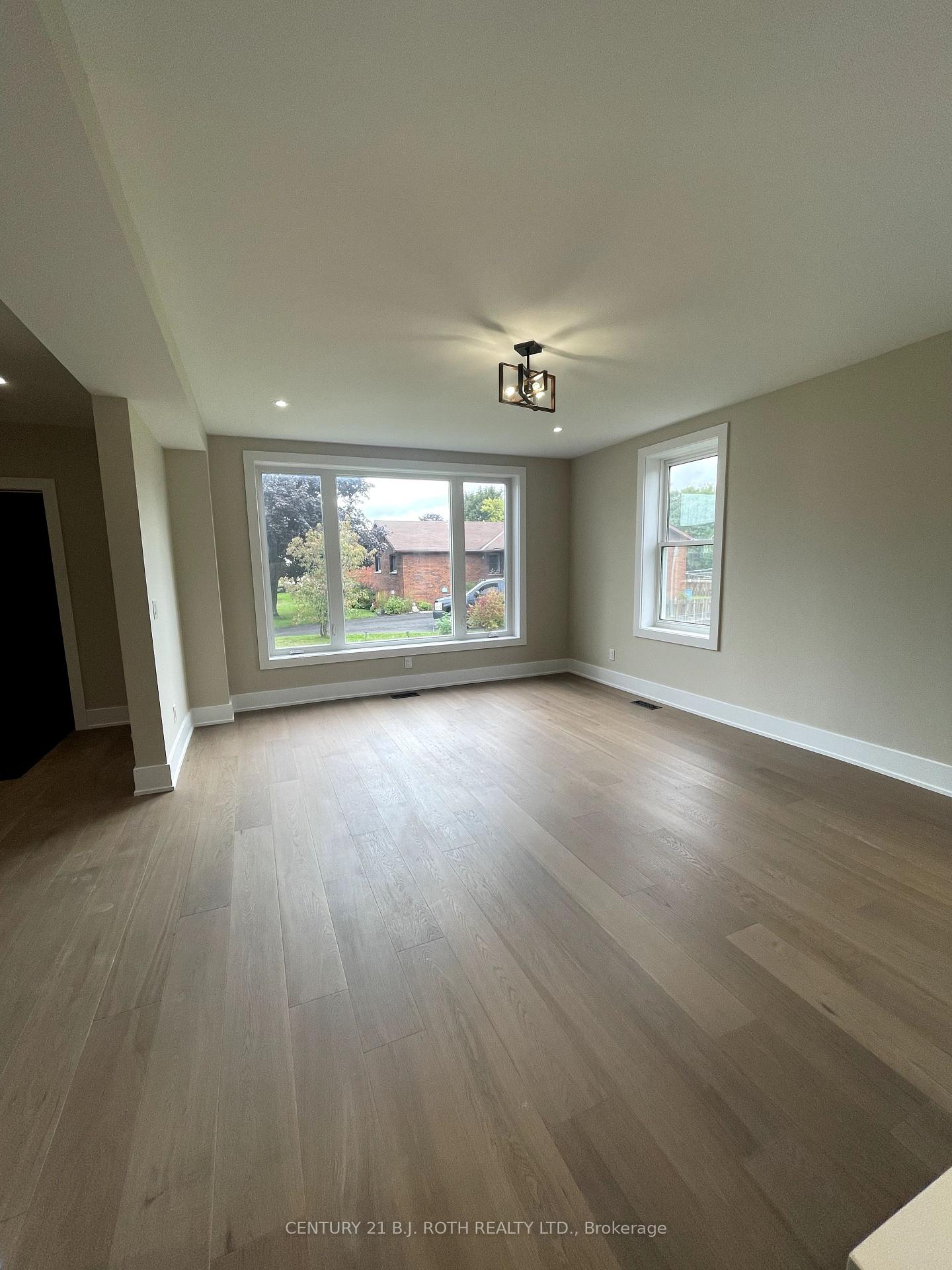 Photo 10 of 9 Bertram Drive, Springwater, Elmvale — HOMEH