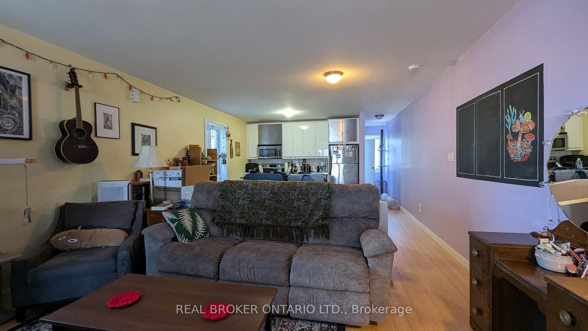 Front of Unit Unit B, 1186 Woodbine Avenue