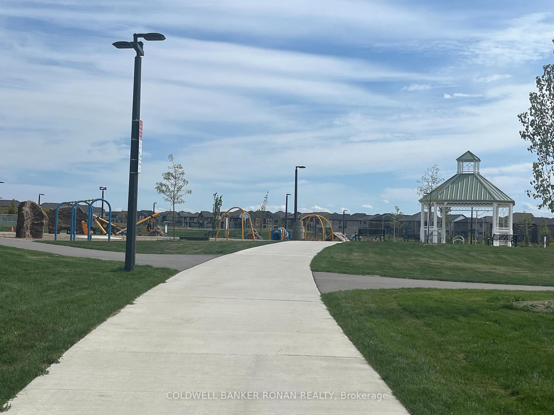 Photo 7 of 32 Sagewood Crescent, Barrie, Rural Barrie Southeast — HOMEH