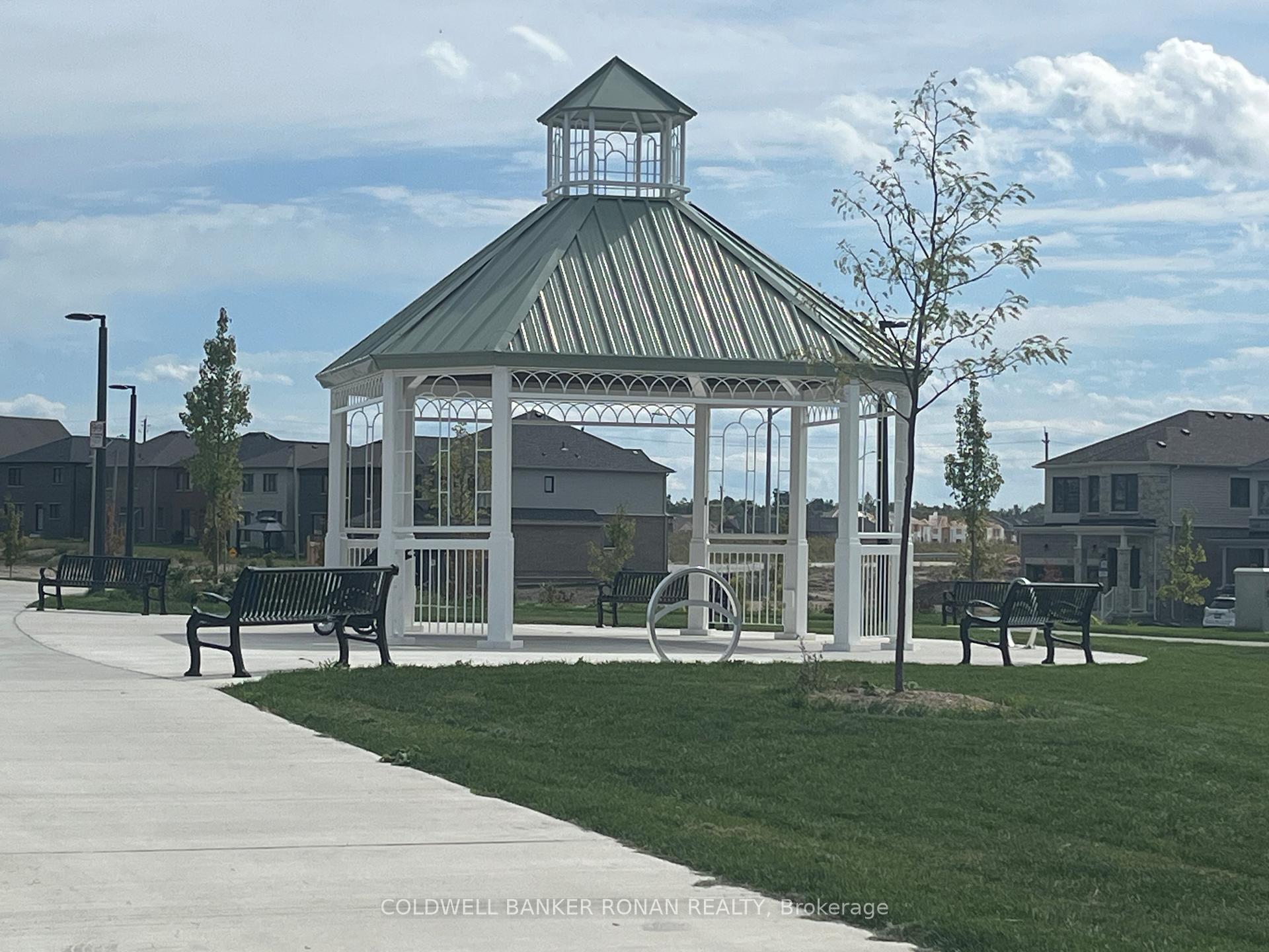 Photo 8 of 32 Sagewood Crescent, Barrie, Rural Barrie Southeast — HOMEH