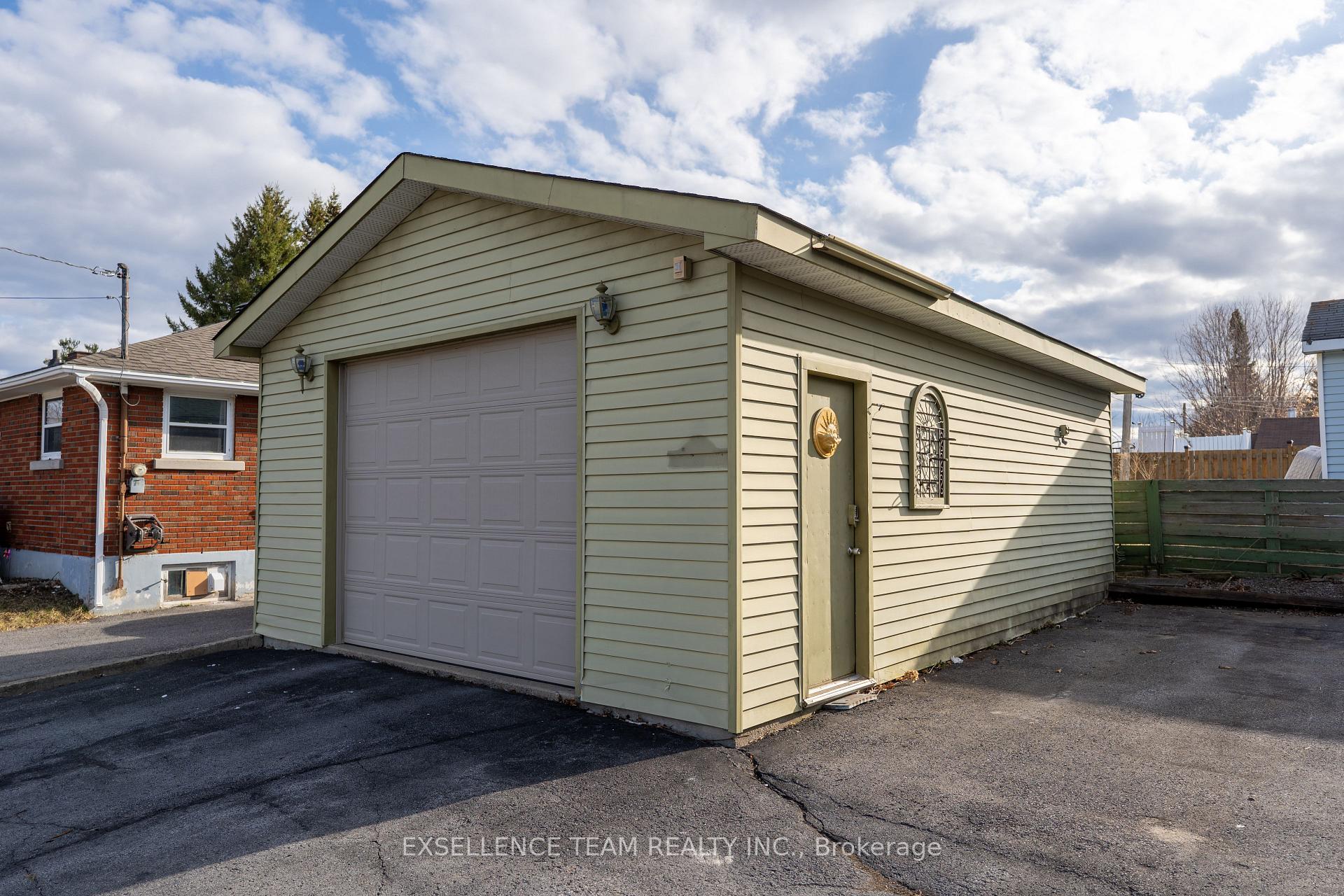 Photo 3 of 203 Fifteenth Street W, Cornwall — HOMEH