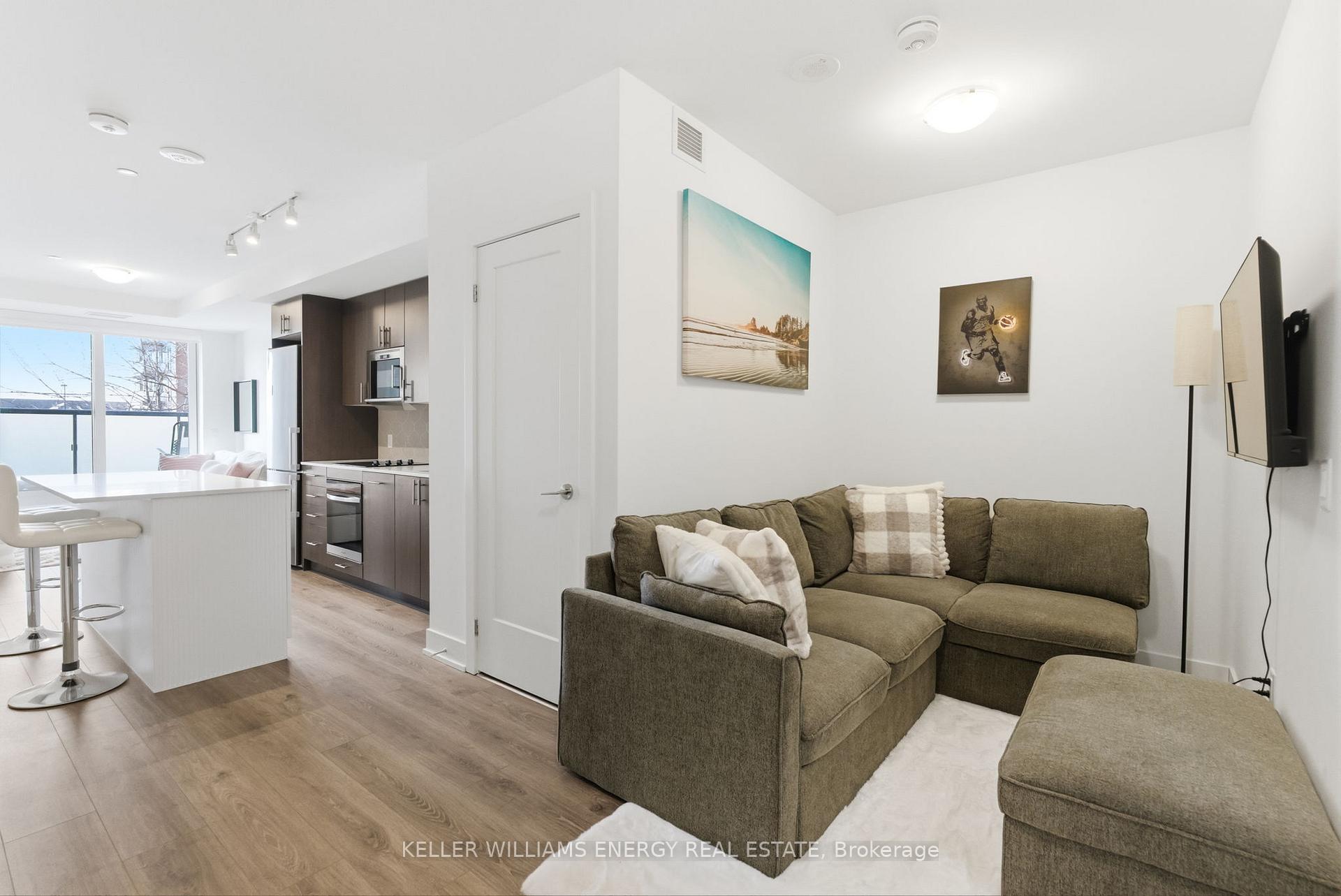 Front of Unit 211, 2545 Simcoe Street N