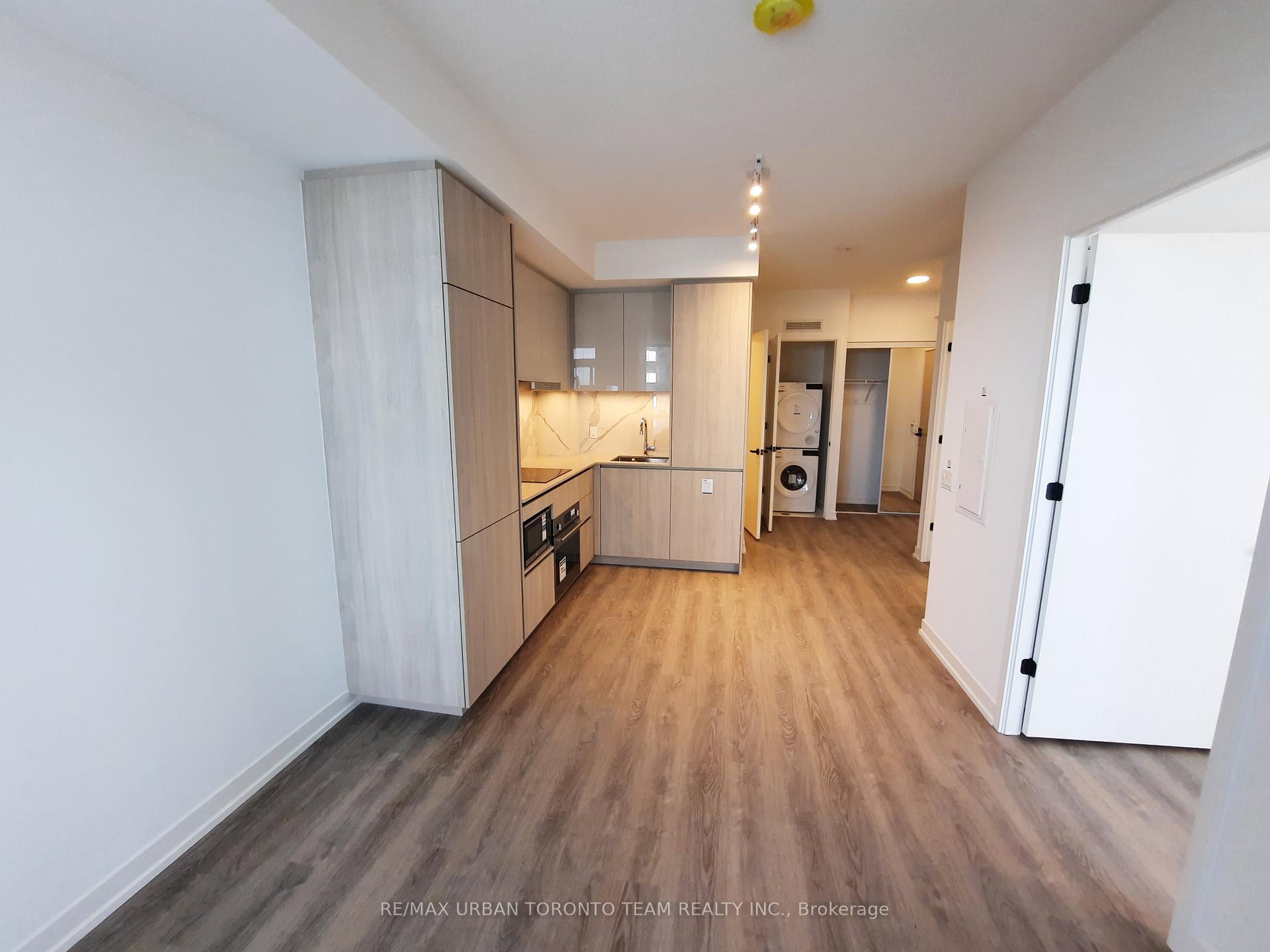 Photo 1 of Unit 915, 8 Interchange Way, Vaughan, Vaughan Corporate Centre — HOMEH