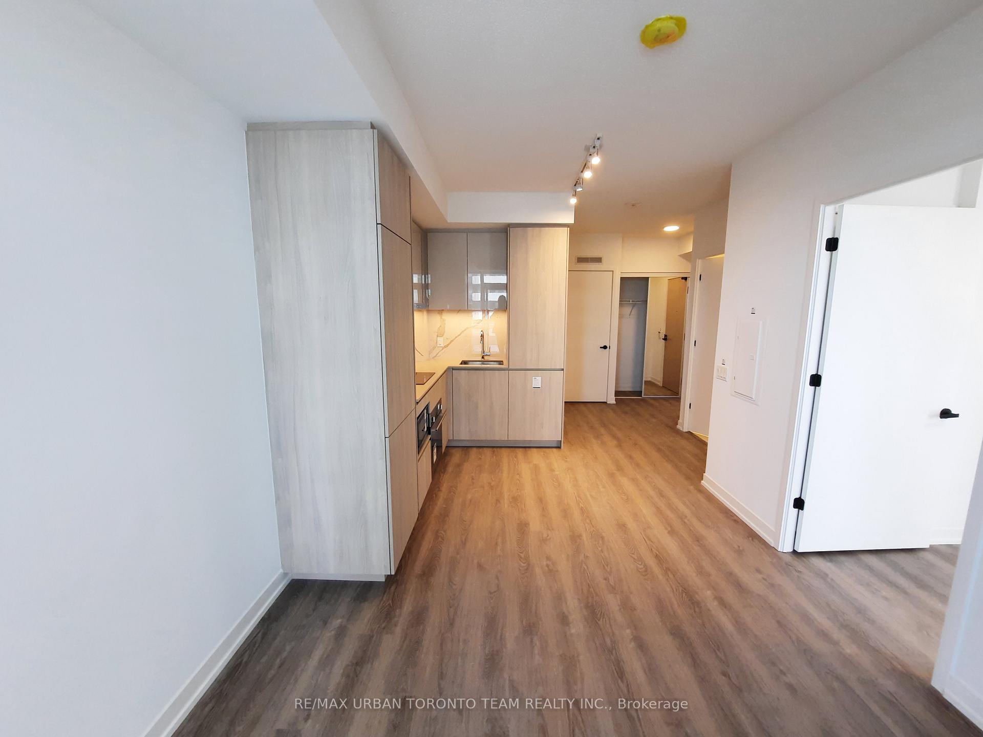 Photo 13 of Unit 915, 8 Interchange Way, Vaughan, Vaughan Corporate Centre — HOMEH