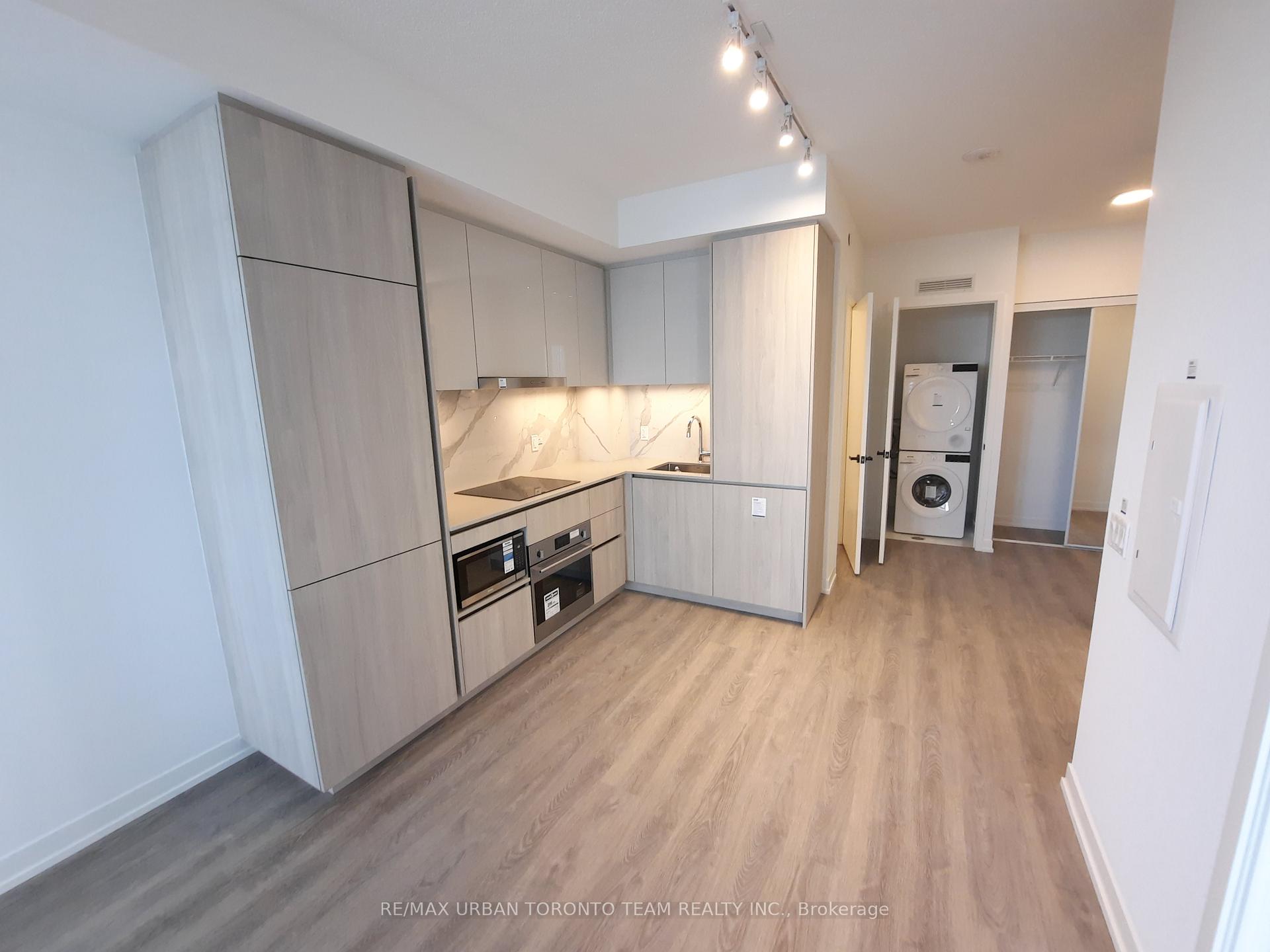 Photo 4 of Unit 915, 8 Interchange Way, Vaughan, Vaughan Corporate Centre — HOMEH