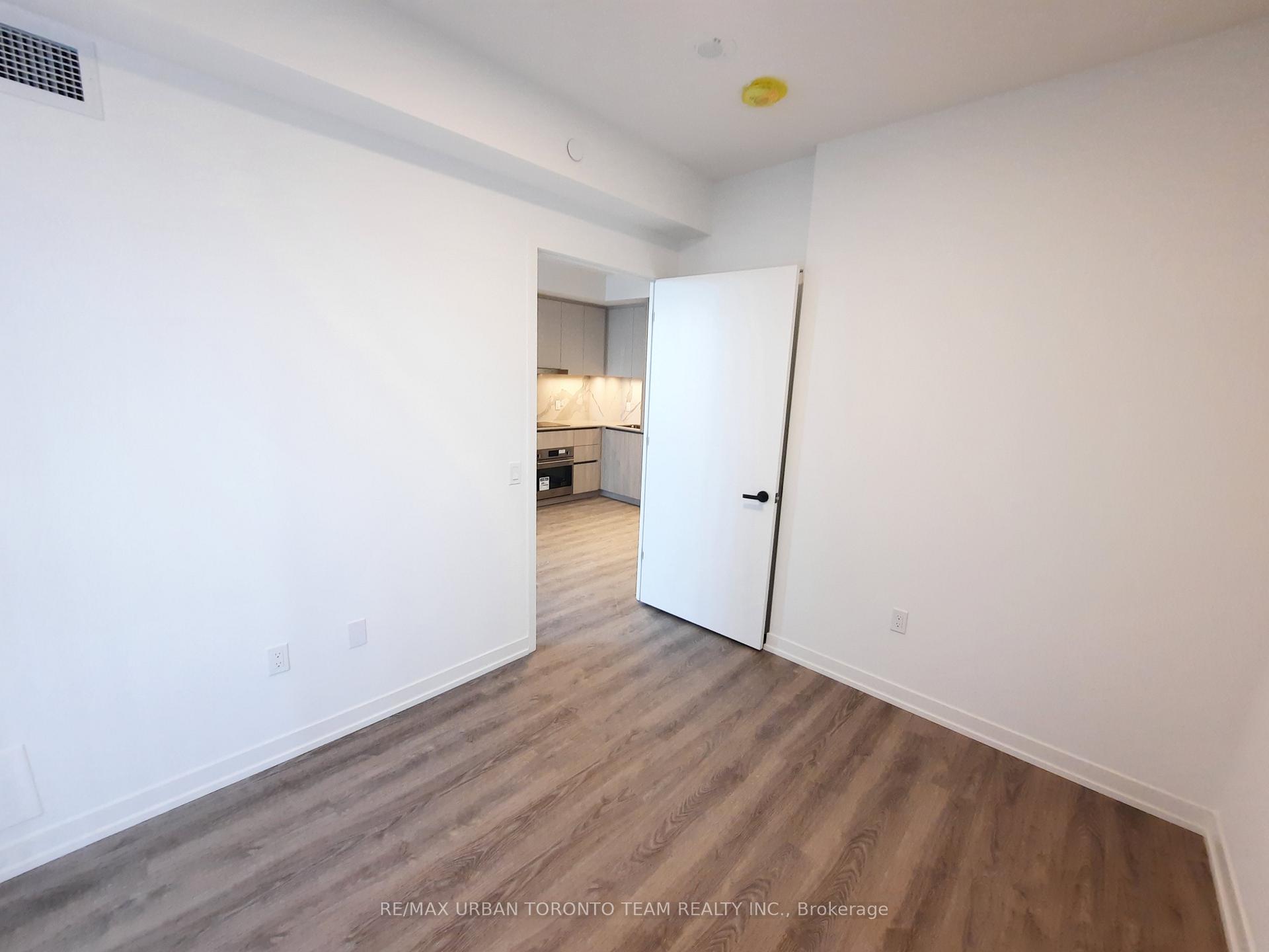 Photo 5 of Unit 915, 8 Interchange Way, Vaughan, Vaughan Corporate Centre — HOMEH
