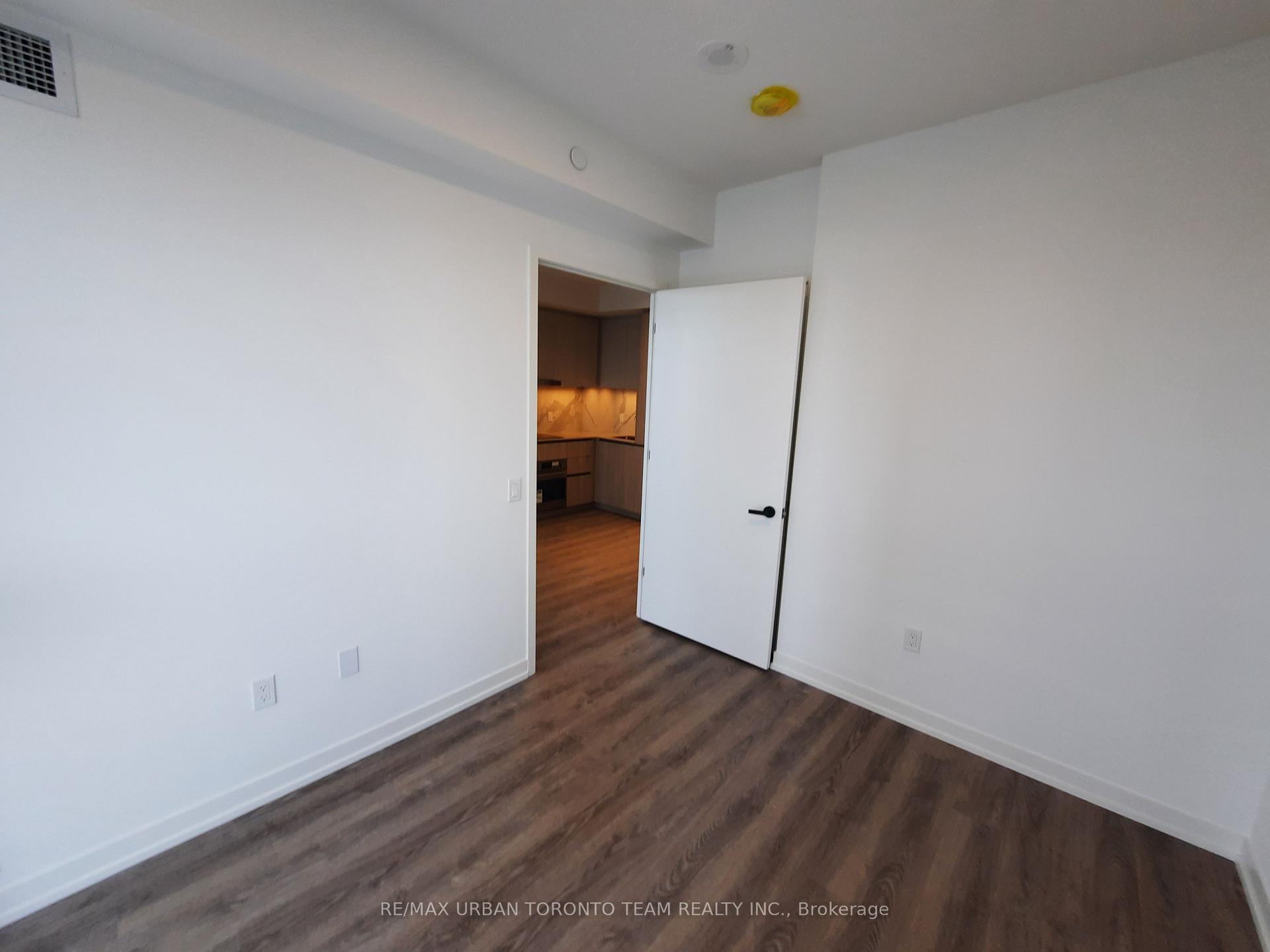 Photo 16 of Unit 915, 8 Interchange Way, Vaughan, Vaughan Corporate Centre — HOMEH