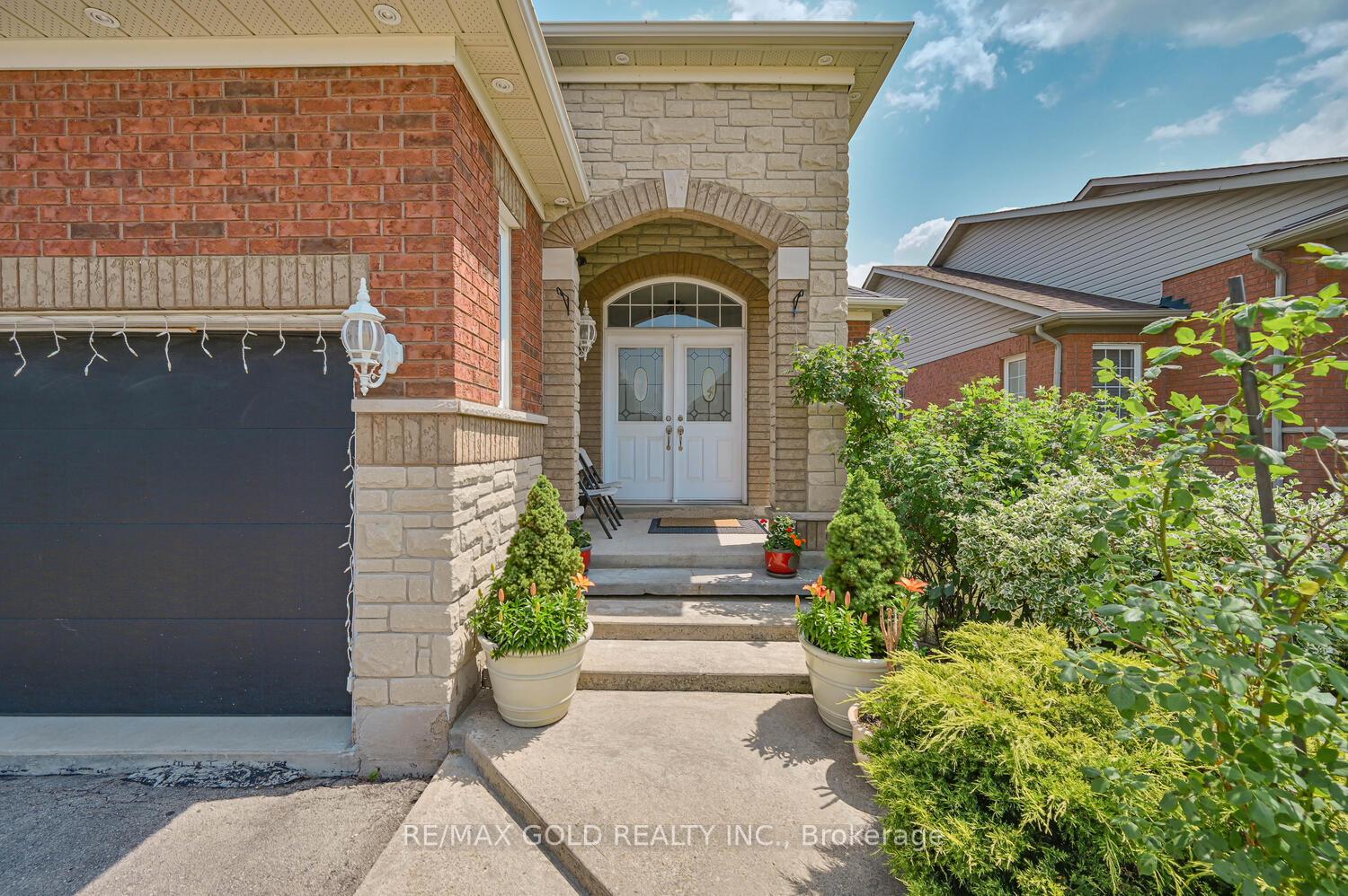 Front of 46 Cobblestone Court