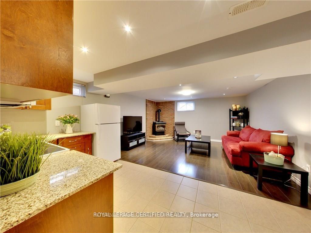 Photo 2 of Unit Basement, 5 Regis Court, Hamilton, Stoney Creek — HOMEH