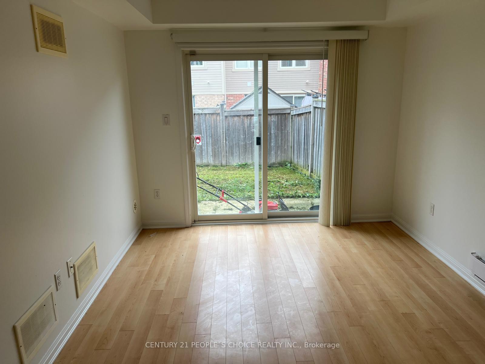 Photo 3 of 15 Lanternlight Lane, Brampton, Brampton North — HOMEH