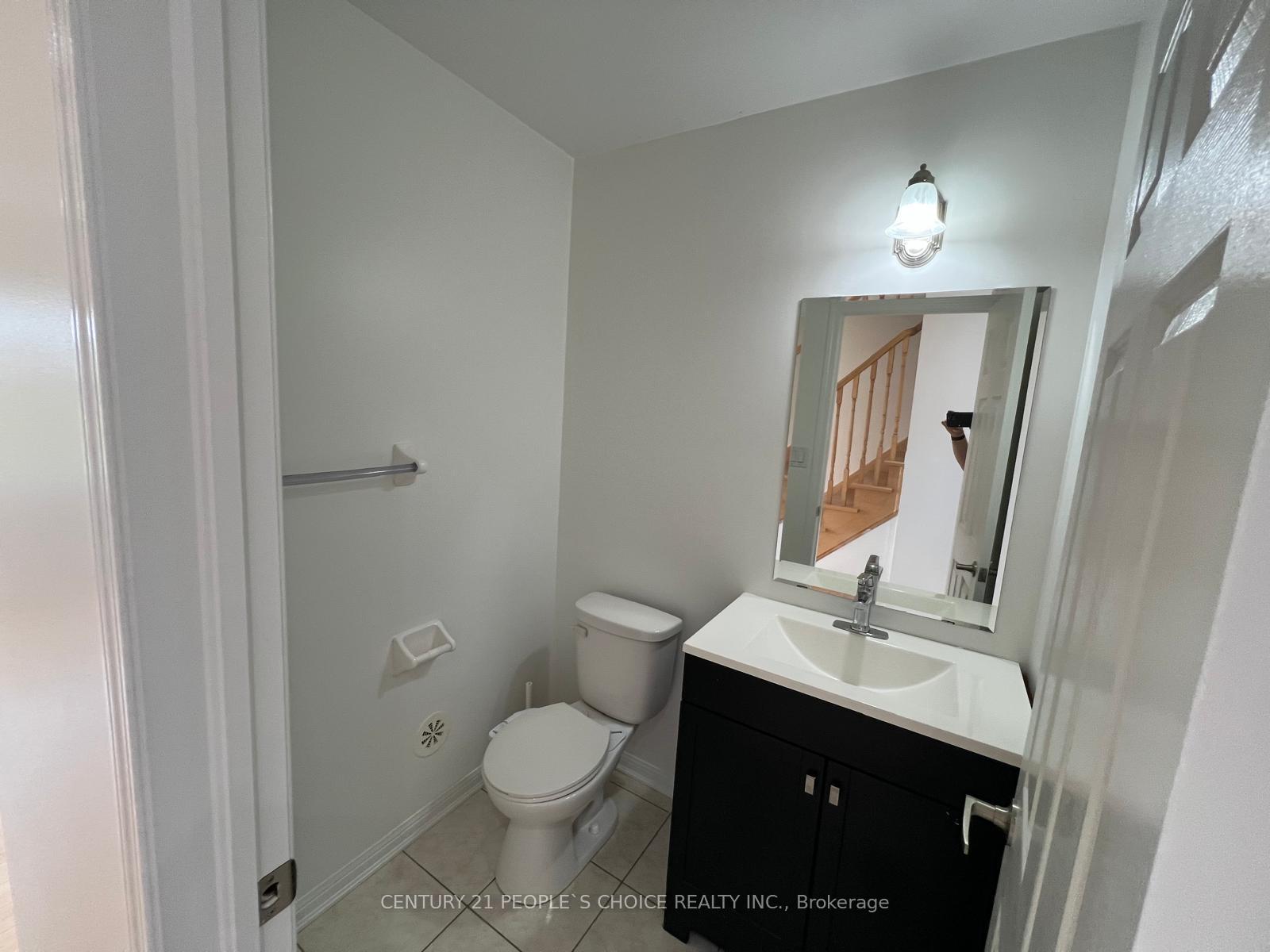 Photo 4 of 15 Lanternlight Lane, Brampton, Brampton North — HOMEH