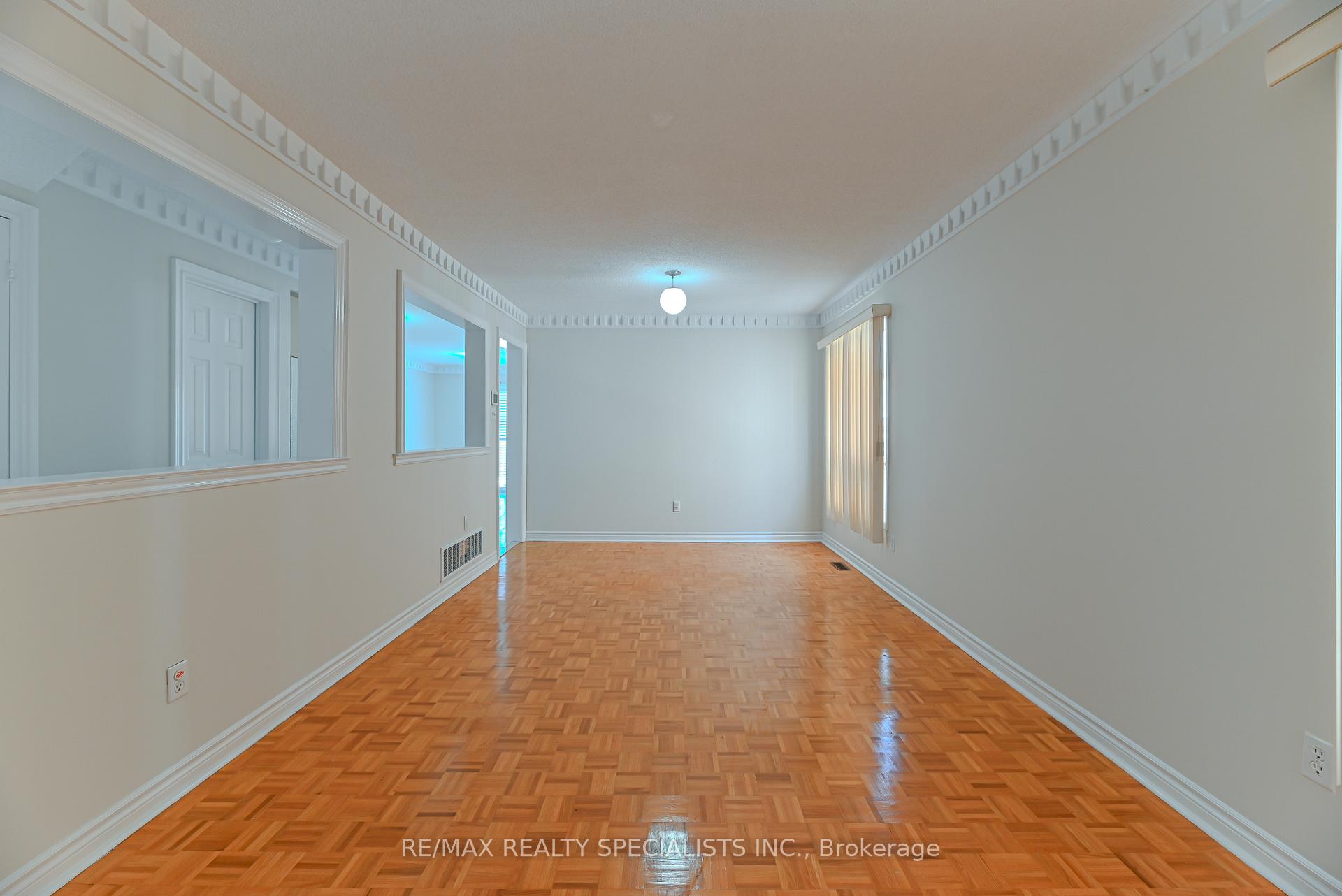 Photo 4 of 25 Chadwick Street E, Brampton, Fletcher's Meadow — HOMEH