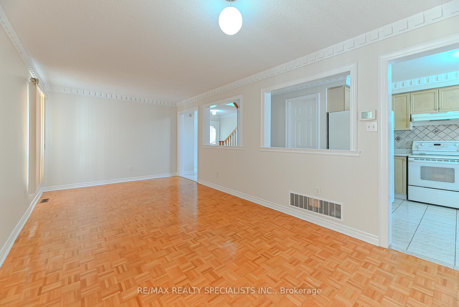 Photo 17 of 25 Chadwick Street E, Brampton, Fletcher's Meadow — HOMEH