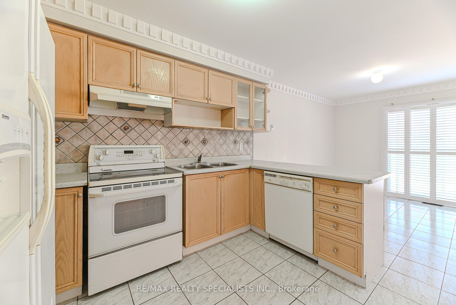 Photo 19 of 25 Chadwick Street E, Brampton, Fletcher's Meadow — HOMEH