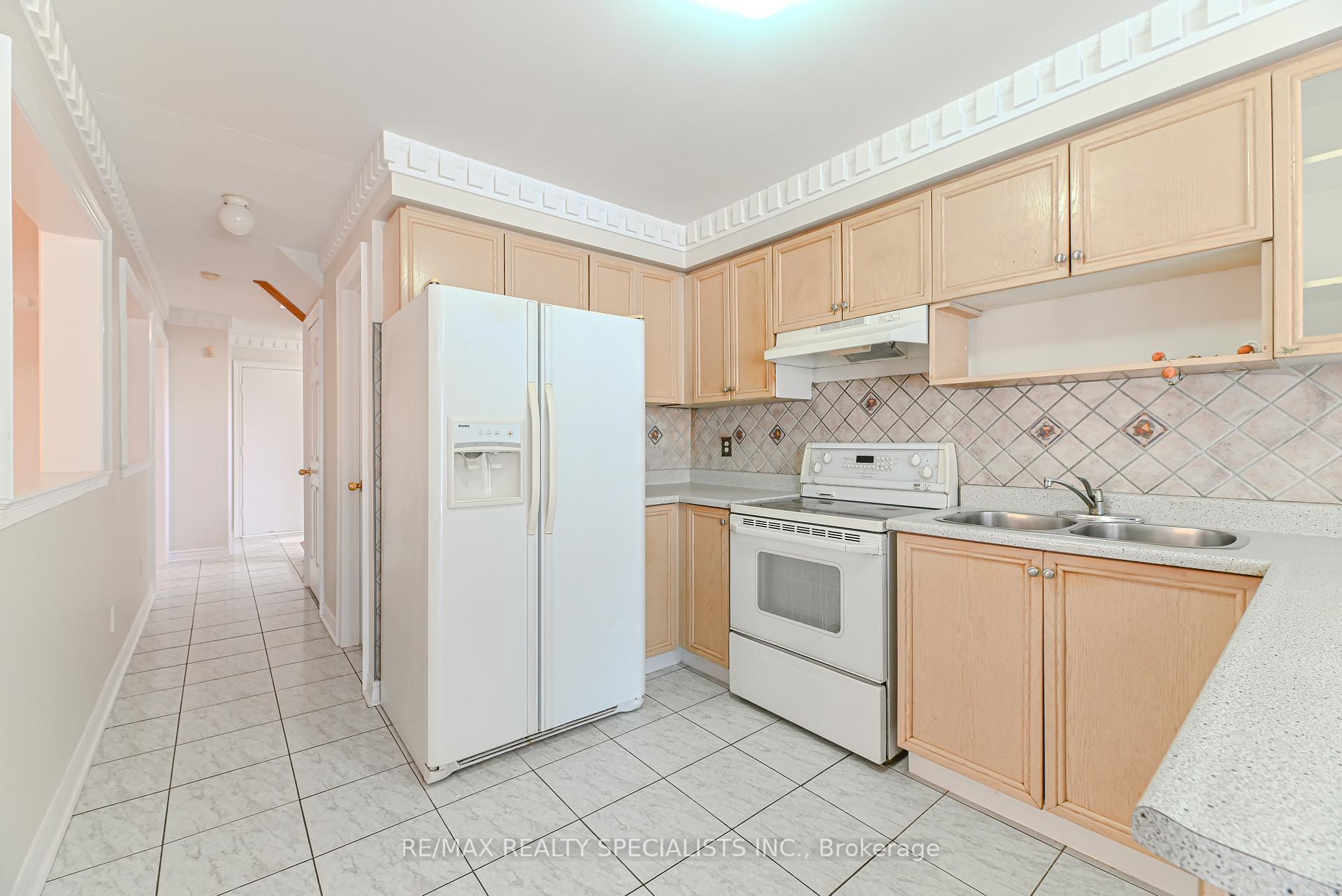 Photo 15 of 25 Chadwick Street E, Brampton, Fletcher's Meadow — HOMEH