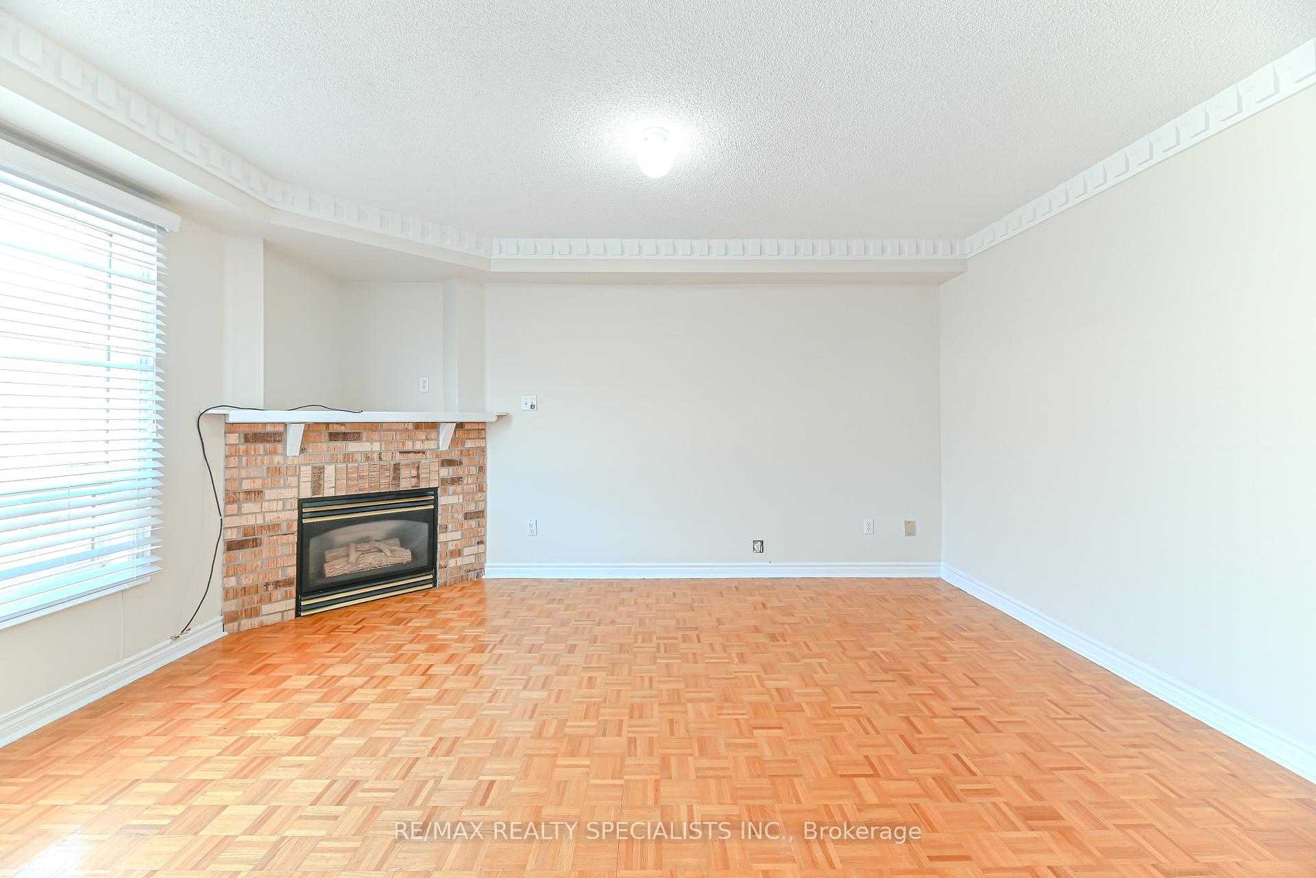 Photo 8 of 25 Chadwick Street E, Brampton, Fletcher's Meadow — HOMEH