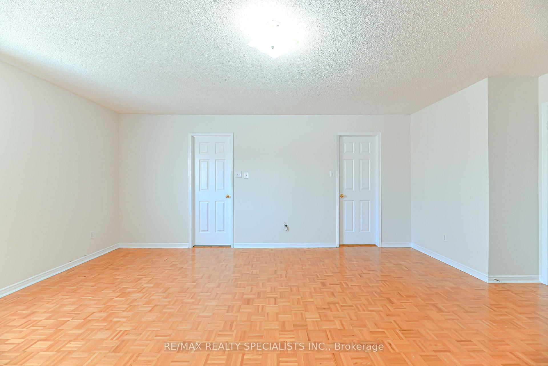 Photo 9 of 25 Chadwick Street E, Brampton, Fletcher's Meadow — HOMEH